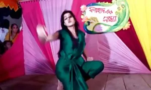 বহু পুরুষের এক নারির ...