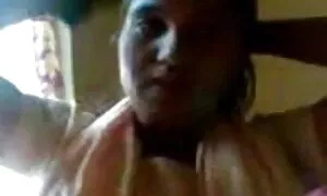 বড় সুন্দরী মহিলা চু ...